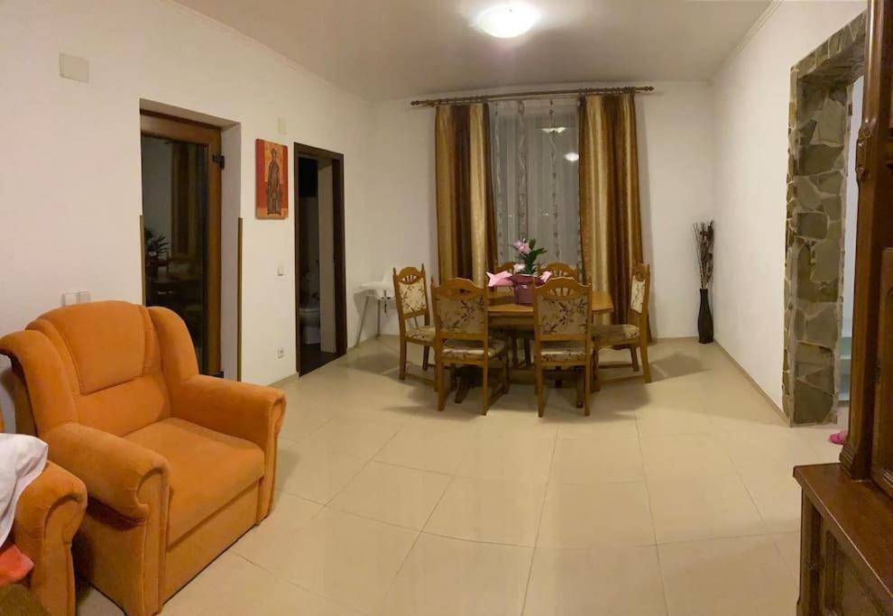 Vila Primitoare In Apropiere De Aeroport Ghiroda Luaran gambar